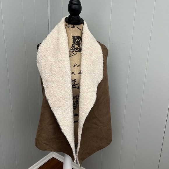 NEW Chelsea & Theodore Womens Faux‎ Suede And Fur Tan Vest Sweater Size Medium - Picture 5 of 8